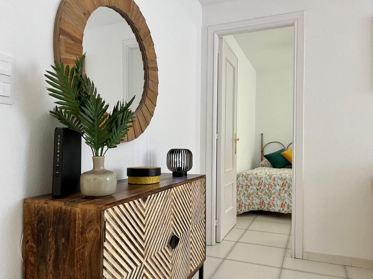 Modern Apartment On The Beach With Pool กัลเป ภายนอก รูปภาพ