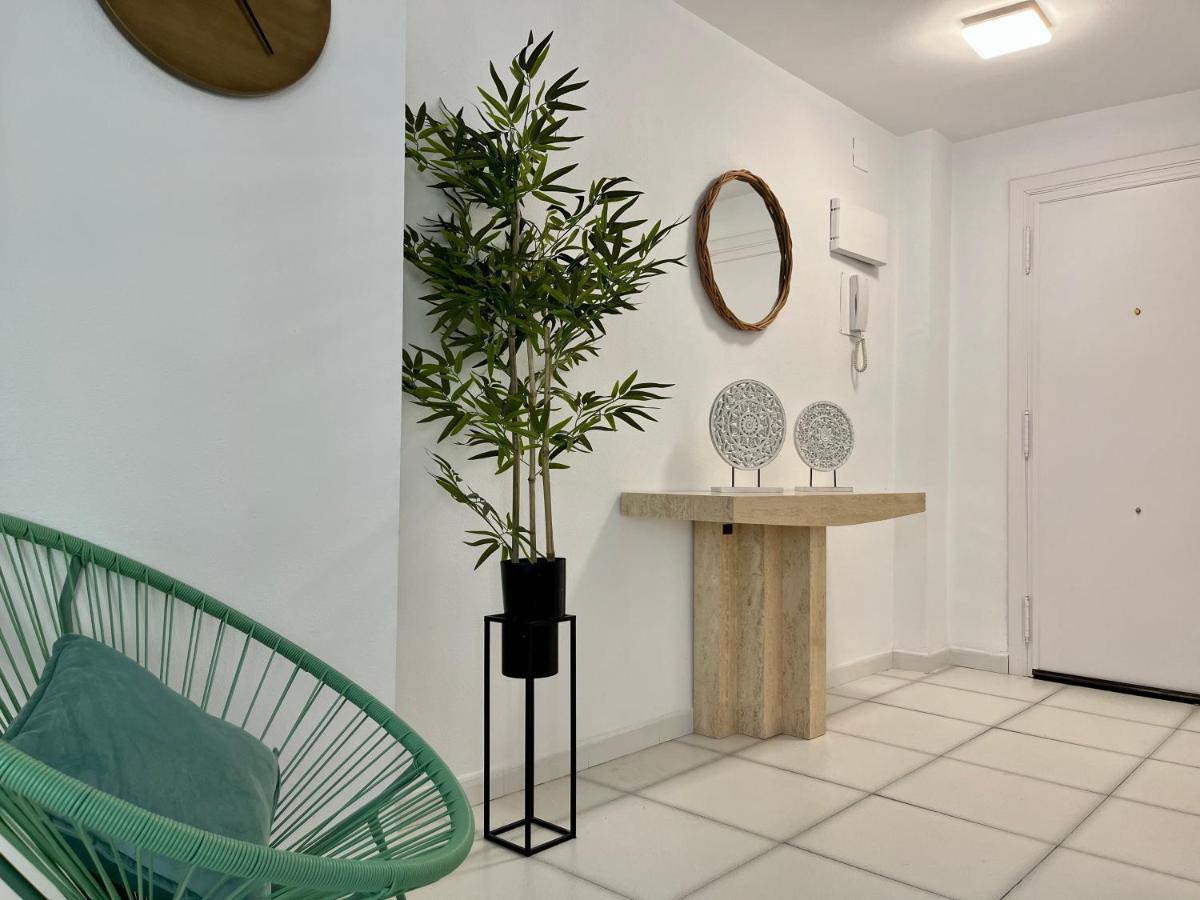 Modern Apartment On The Beach With Pool กัลเป ภายนอก รูปภาพ
