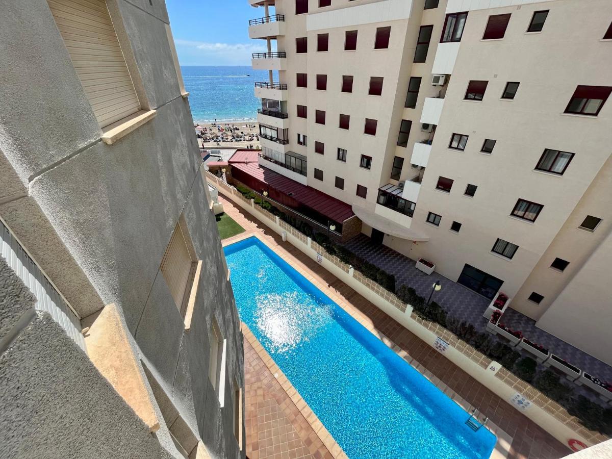 Modern Apartment On The Beach With Pool กัลเป ภายนอก รูปภาพ