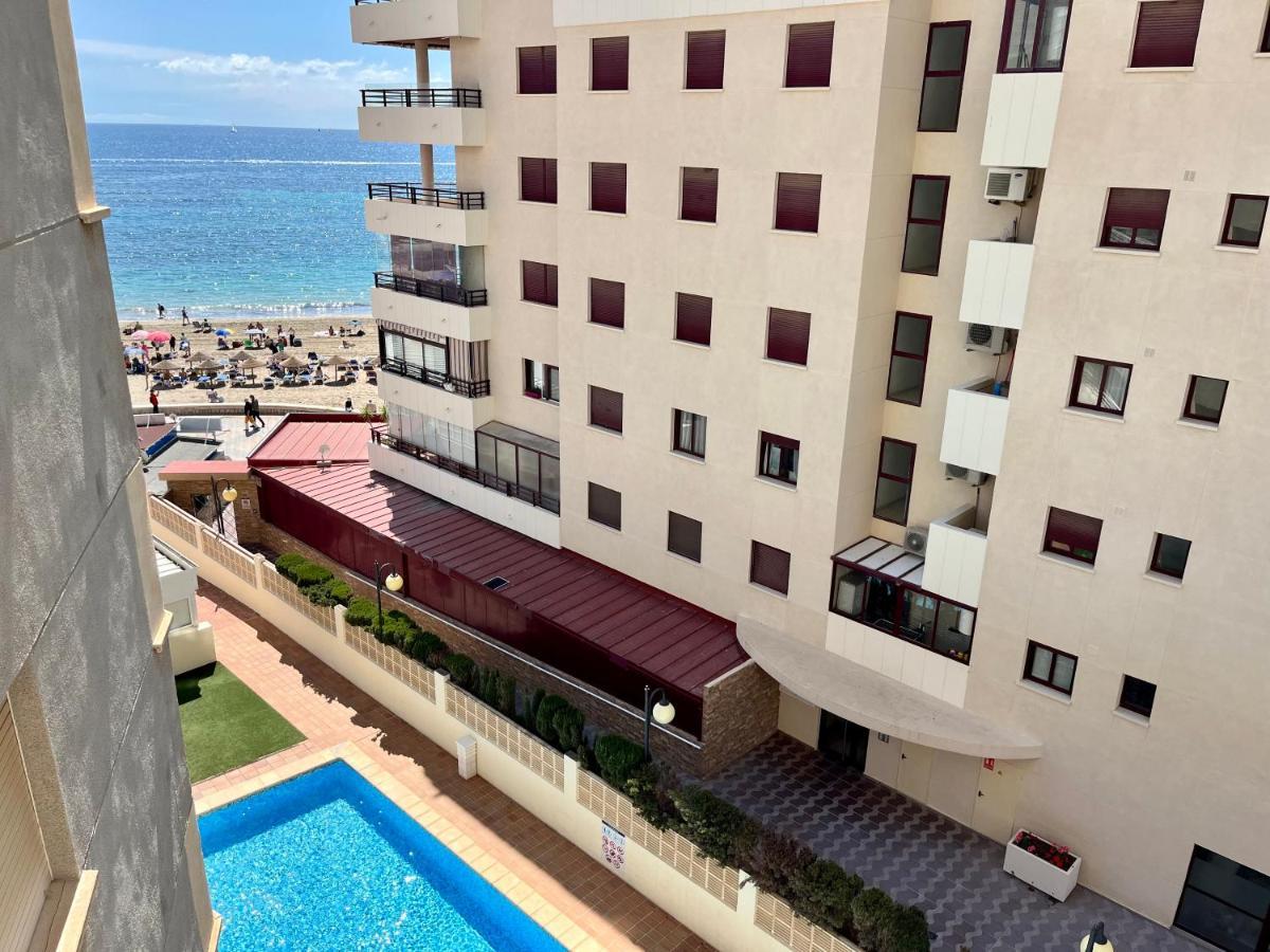 Modern Apartment On The Beach With Pool กัลเป ภายนอก รูปภาพ