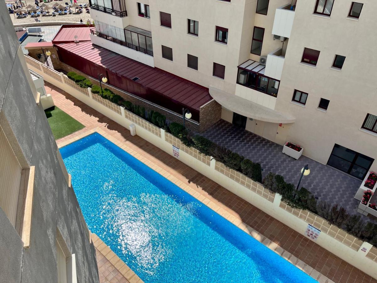 Modern Apartment On The Beach With Pool กัลเป ภายนอก รูปภาพ