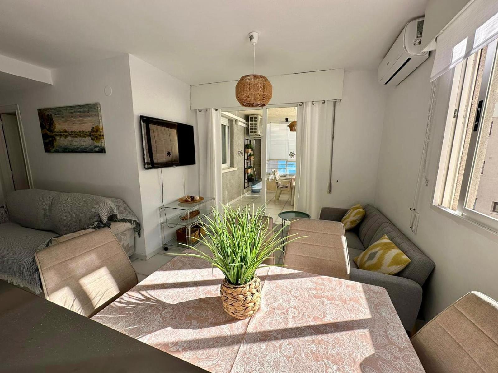 Modern Apartment On The Beach With Pool กัลเป ภายนอก รูปภาพ