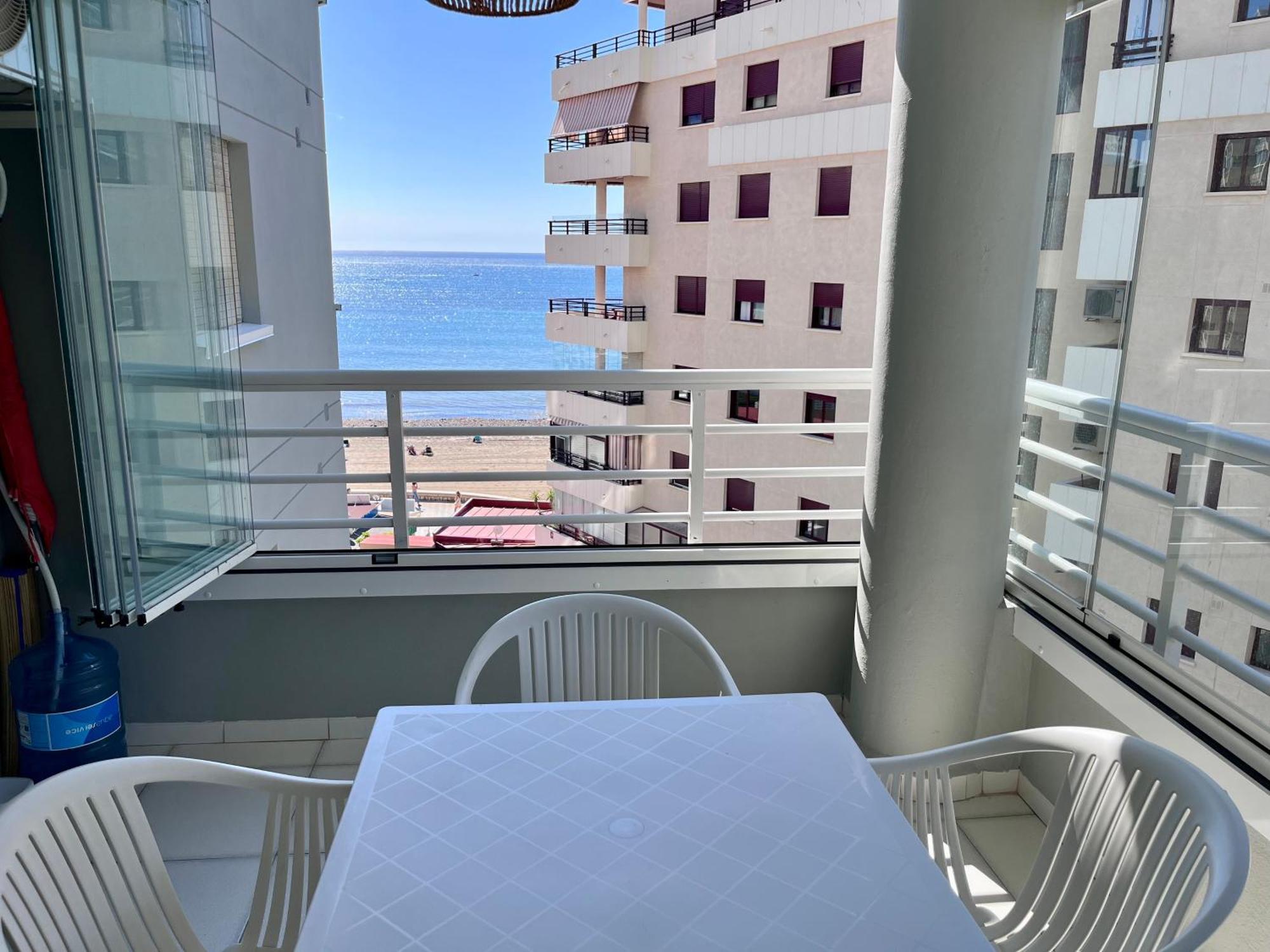 Modern Apartment On The Beach With Pool กัลเป ภายนอก รูปภาพ