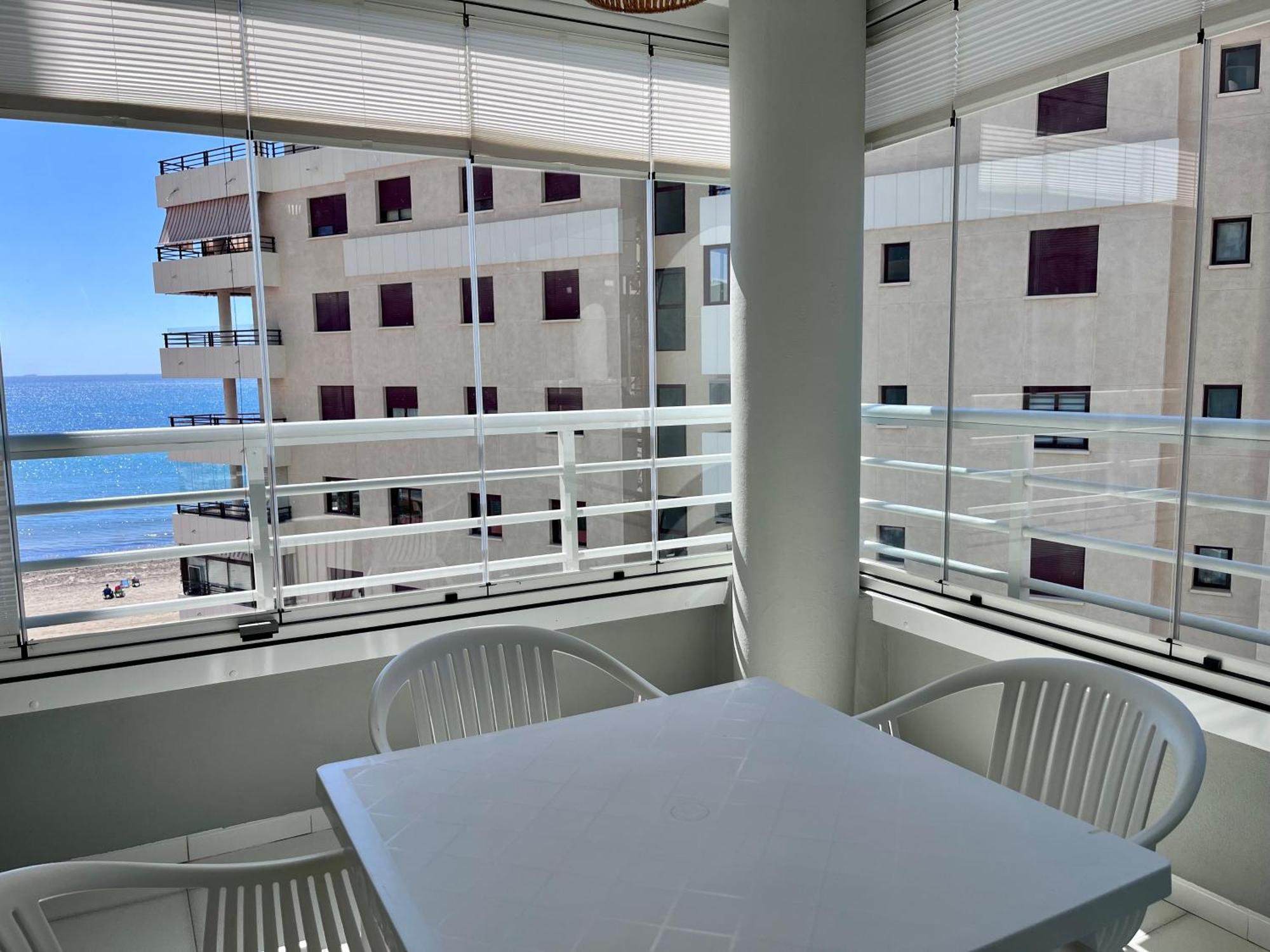 Modern Apartment On The Beach With Pool กัลเป ภายนอก รูปภาพ