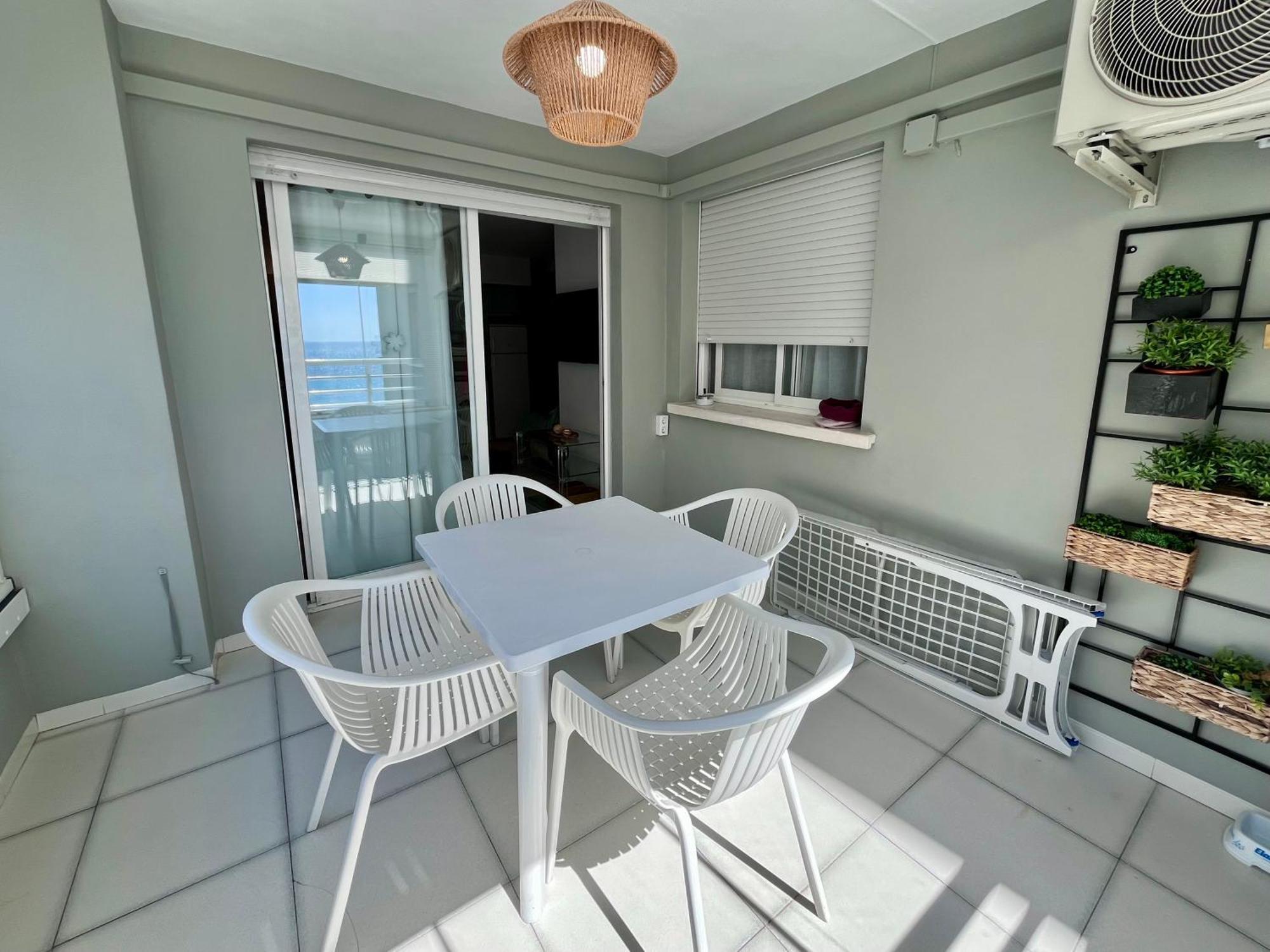 Modern Apartment On The Beach With Pool กัลเป ภายนอก รูปภาพ